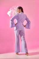Ensemble coordonné femme avec découpes torsadées, tenue deux pièces élégante avec détail torsadé moderne, look tendance, coupe confortable
