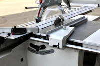 Scie à panneaux horizontale automatique de haute qualité 6,6 kW pour bois et contreplaqué avec moteur de précision