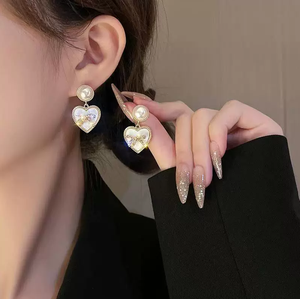 Pendientes de moda coreana al por mayor, pendientes colgantes de corazón en blanco y negro, pendientes de lazo con diamantes - Product Image 3