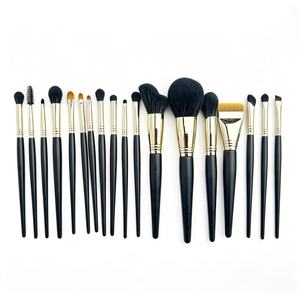 Set de 18 Brochas de Maquillaje Profesionales, Pelo Sintético, Mango de Madera, para Rostro, Rubor, Polvo, Base, Sombra de Ojos - Product Image 1