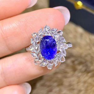 แหวนเพชรพลอยไพลินสีน้ำเงินธรรมชาติ 2.6 กะรัต จากศรีลังกา ทองคำแท้ 18K ประดับเพชร 46 เม็ด น้ำหนัก 0.819 กะรัต รับรองโดย AIGS แหวนแต่งงานสุดหรูหราคลาสสิก - Product Image 1