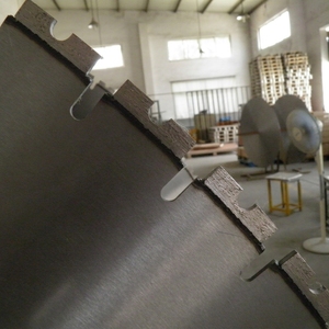 Lame de scie circulaire <span class=keywords><strong>diamant</strong></span>ée soudée au laser de 1600 mm de diamètre pour machine à découper les murs - Product Image 2
