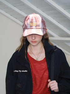 Cappellino da Baseball a scacchi rosso retrò americano per le donne, alla moda in primavera e in autunno, riducendo l'età e rendendo il viso più piccolo - Product Image 3