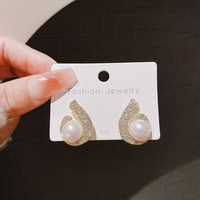 Pendientes de Perlas de Imitación de Lujo Francés de Alta Gama, Versátiles y a la Moda para un Estilo Dulce, Fresco y Atrevido, Estilo Hada