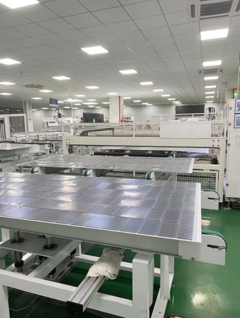 Factory Direct Export Sales with Quality Guarantee Solar Panels 550-600W