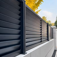 Paneles de Cerca de Privacidad con Rejillas de Aluminio, Pantalla de Listones Angulados para Seguridad en Patios de Villas, Recubrimiento en Polvo Estable a los Rayos UV, 10 Años de Garantía Antioxidante
