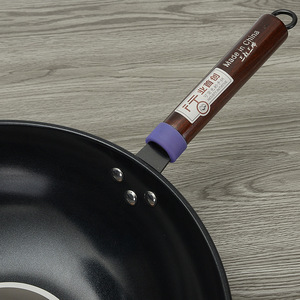 Wok antiadhésif 32 cm pour frire et faire sauter, compatible avec cuisinière à gaz et plaque à induction - Product Image 2