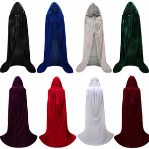 Cape à capuche longue en velours vert et rouge pour adultes, femmes et hommes, idéale pour Halloween, les fêtes médiévales et les carnavals. - Product Image 2