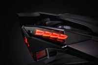 Feu arrière de moto universel AJLIGHT DESIGN SKJETSM4B-TL à 2 lentilles, coque blanche, LED rouge, pour rénovation/amélioration