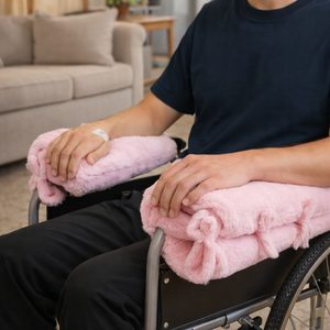 Almohadilla de espuma viscoelástica para reposabrazos de silla de ruedas, de felpa suave no tejida, impermeable, ergonómica, terapéutica, para alivio de presión, soporte para codos y para el descanso corporal - Product Image 1