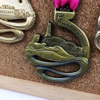 Rubans de couleur de médaille en métal plaqué or gravé sur mesure pour les collectes de fonds à but non lucratif