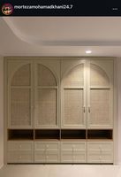 Armoire en rotin de style rustique à trois portes intégrée à une coiffeuse, grande capacité, en bois massif, pour chambre à coucher, personnalisable