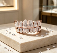 Grillz de luxe en argent S925 avec moissanite synthétique entièrement incrustée, motif huit cœurs et flèches, pour un style hip-hop bling-bling