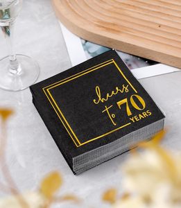 Servilletas <span class=keywords><strong>de</strong></span> Cóctel 'Cheers to Years' - Servilletas Desechables para <span class=keywords><strong>Cumpleaños</strong></span>, Servilletas para Bebidas o Aniversario <span class=keywords><strong>de</strong></span> Boda en Negro y Dorado (70 Años) - Product Image 4