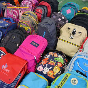 KungFu KingAAA Ingrosso Zaini Scolastici Usati Misti in Balle, Zaini per Bambini in Nylon e Tela di Seconda Mano, Colori Assortiti, All'ingrosso - Product Image 1