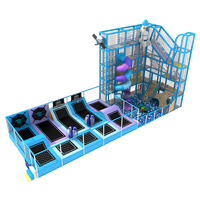 Aire de jeux intérieure pour enfants Vanguard Integrator avec thème spatial, zone de trampoline, toboggan tubulaire, structure d'escalade, piscine à balles