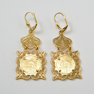 Boucles d'oreilles en gros pour femmes, plaquées or, de qualité supérieure, style filigrane antique, avec pièce de Napoléon en relief, élégantes, longues, pendantes, en métal brillant - Product Image 4