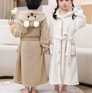 Accappatoio per <span class=keywords><strong>Bambini</strong></span> in Pile Corallo con Ricamo Orsetto, Spesso, Morbido, Assorbente, Facile da Indossare, con Cappuccio - Product Image 1
