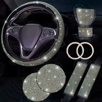 Ensemble d'accessoires de voiture populaires en cuir PU Xingyue, comprenant un couvre-volant à 3 branches scintillant, un couvre-levier de vitesse, un couvre-frein à main et un coussinet d'accoudoir.