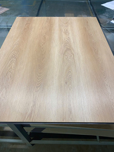 Suelos SPC de larga duración, impermeables, paneles de suelo SPC para interiores, suelos SPC de tablones anchos de 5 mm, suelos para interiores con diseño inteligente y moderno. - Product Image 1