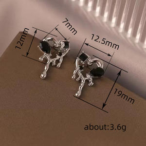Orecchini Pendenti a Cuore Punk con Onice Nera, Montatura a Griffe, in Lega Placcata Argento, Gioielli da Festa alla Moda da Donna - Product Image 6
