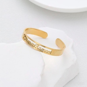 Pulsera de Acero Inoxidable con Dije de Corazón, Brazalete Personalizado con Nombre en Forma de C de 10 mm, Joyería con Letras de Estrás Chapada en Oro de 18K para Mujer - Product Image 6