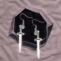 Boucles d'oreilles vintage en alliage de zinc en forme de couteau, marque KF, fabriquées en Chine, pour hommes et garçons, cadeaux de fête et d'Halloween