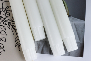 Vente en gros de bougies blanches de 10 pouces avec des lignes verticales pour la décoration de la maison/restaurant Noël Diwali Occasions en cire de paraffine - Product Image 4