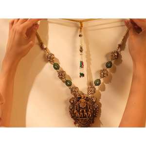 Conjunto de Joyería de Latón de Primera Calidad con Incrustaciones de Perlas, Lakshmi Kundan Chapado en Oro con Aretes para Bodas, para Mujer - Product Image 2