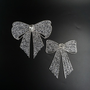 Nuevo diseño Sparkle Bow Corbatas <span class=keywords><strong>Apliques</strong></span> de diamantes de imitación <span class=keywords><strong>Tela</strong></span> Parches de pajarita de diamantes de imitación personalizados - Product Image 1