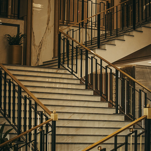 <span class=keywords><strong>Escalier</strong></span> intérieur design en bois pour maison et villa, <span class=keywords><strong>escalier</strong></span> sur mesure <span class=keywords><strong>avec</strong></span> <span class=keywords><strong>main</strong></span> <span class=keywords><strong>courante</strong></span> en verre et acier inoxydable - Product Image 4