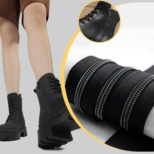 Rollos <span class=keywords><strong>de</strong></span> cremallera <span class=keywords><strong>de</strong></span> nailon <span class=keywords><strong>de</strong></span> cadena larga negra <span class=keywords><strong>de</strong></span> color <span class=keywords><strong>de</strong></span> tamaño personalizado para <span class=keywords><strong>zapatos</strong></span> <span class=keywords><strong>de</strong></span> hombre y mujer Fábrica <span class=keywords><strong>de</strong></span> suministro <span class=keywords><strong>de</strong></span> cremalleras <span class=keywords><strong>de</strong></span> alta calidad - Product Image 1