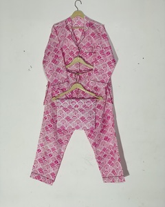 Excellent prix – Ensemble de pyjama ethnique imprimé à la main pour femme, idéal pour la vente en gros - Product Image 1