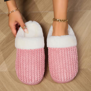 Chaussons d'intérieur personnalisés pour femmes en fourrure douce, chauds pour l'hiver, antidérapants avec doublure en PVC, à bout fermé, en peluche, avec fonction massage - Product Image 3