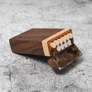 Paquete de 20 cajas de cigarrillos de <span class=keywords><strong>madera</strong></span> de nogal transfronterizo caliente, artesanía pintada grabada para hombres y mujeres, letrero de pared de <span class=keywords><strong>madera</strong></span> disponible - Product Image 2