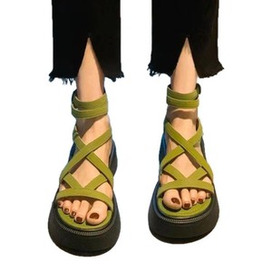 Sandalias de tacón grueso con plataforma y punta abierta, de piel sintética con banda elástica, para mujer, de verano, con aumento de altura y tacón medio - Product Image 4