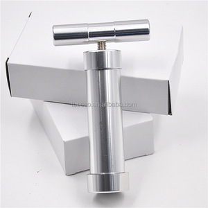 Tritatabacco Manuale in Alluminio con Pompa a Pressione 138x82mm, Manico a T, Accessori per Fumatori - Product Image 4