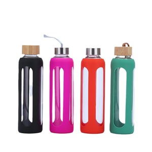 Botella de Agua de Vidrio Borosilicato Transparente Personalizada BORGE de 501-600 ml con Funda de Silicona para Bebidas, Deportes al Aire Libre - Product Image 5