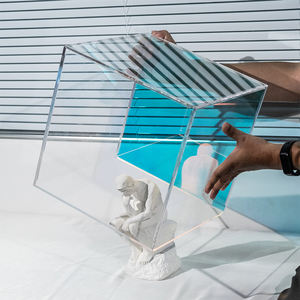 Caja acrílica de color fantasma, decoración de montaje de escritorio, caja de exhibición publicitaria para transportar objetos - Product Image 1