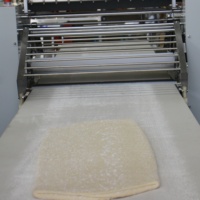 Laminoir automatique PLC Servo avec pliage automatique et saupoudrage de farine pour pâte feuilletée, idéal pour la production de croissants en boulangerie