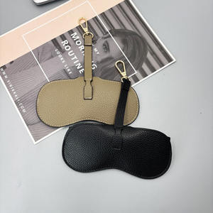 Kacamata portabel kulit tiruan bergaya, tas cincin kunci kantong kacamata gantung tahan lama Logo kustom untuk hadiah bisnis promosi - Product Image 5