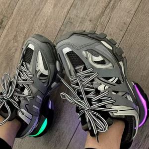 Chaussures de course luxueuses, respirantes et confortables. LED Marque bien connue. Chaussures pour hommes à la mode - Product Image 3