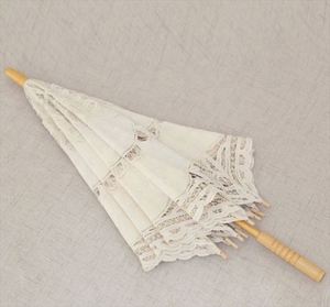 Parasol d'extérieur en bois avec dentelle blanche, décoration unie et centre de mariage en dentelle multicolore - Product Image 4