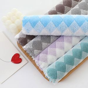 Serviette carrée en microfibre à trois couleurs, non pelucheuse, douce et absorbante, pour le nettoyage quotidien de la maison, lingette pour le lavage des mains - Product Image 5