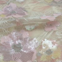 Tissu en maille brodée de paillettes en polyester 100% glamour style ripstop avec caractéristique organique et motif floral