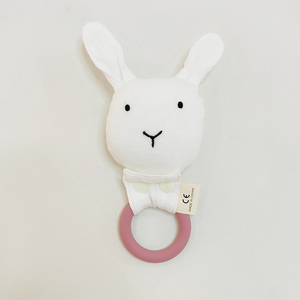 Hochet en <span class=keywords><strong>tissu</strong></span> <span class=keywords><strong>de</strong></span> lapin biologique Oem, jouet à tricoter, <span class=keywords><strong>anneau</strong></span> <span class=keywords><strong>de</strong></span> <span class=keywords><strong>dentition</strong></span> en bois, jouet à mâcher pour bébé, hochet <span class=keywords><strong>de</strong></span> <span class=keywords><strong>dentition</strong></span> - Product Image 2