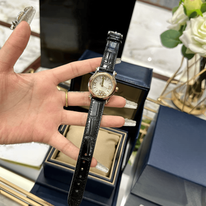 Montre-bracelet ronde en acier inoxydable à quartz avec bracelet en cuir noir, cadran à chiffres romains, style décontracté et professionnel pour femmes Chopards - Product Image 2