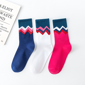 Calcetines de Skateboard de Mezcla de Algodón, Poliéster y Spandex para Hombre y Mujer - Calcetines Deportivos Tejidos a la Moda, Absorbentes de Sudor y con Opción de Personalización ODM - Product Image 2