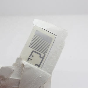 Custom <span class=keywords><strong>Barcode</strong></span> Printing Labels Fornecedor Vestuário UHF RFID Vestuário Pendurar Tags para Inventário Vestuário