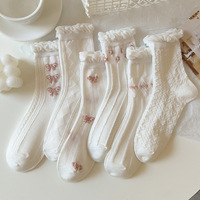 Chaussettes blanches en dentelle pour femmes Chaussettes tricotées respirantes et confortables Chaussettes en coton avec nœud papillon pour étudiants